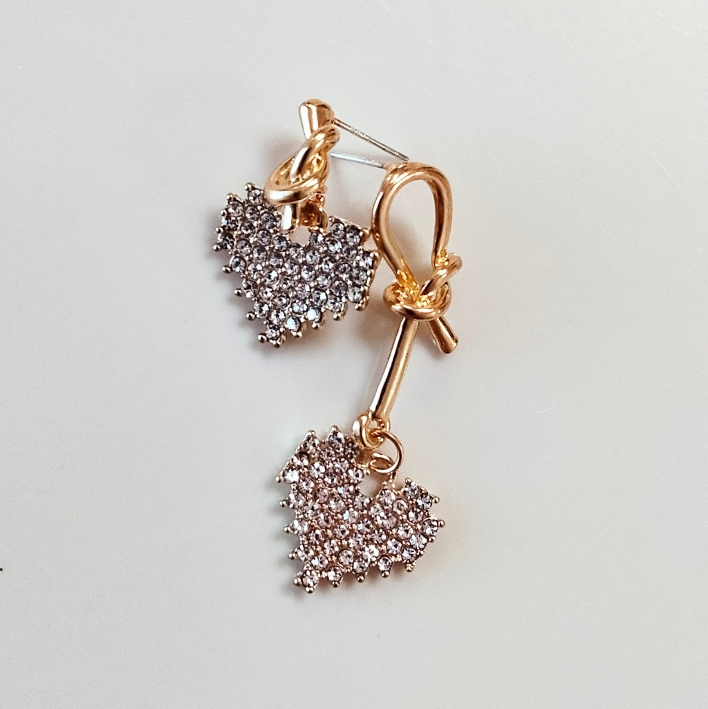 Unbalanced Tight Knots Heart Earrings